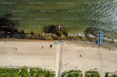 Wejscie na plażę na wysokości SKŻ i WOPR w Sopocie.
01.08.2022
fot....