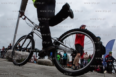 Gdańsk. Przejazd rowerowy tunelem pod Martwą Wisłą....
