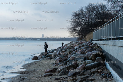 Gdynia  Orłowo. Morze znowu zabrało plażę w Orłowie....