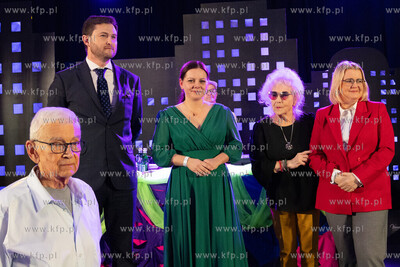 Port Lotniczy Gdańsk im. Lecha Wałęsy. Bal seniora...