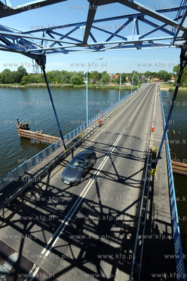 Dziwnow. Drogowy most zwodzony na rzece Dziwnie laczacy...