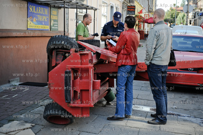 Gdansk. Ul Wajdeloty. Wypadek na wysokosci, w ktorym...