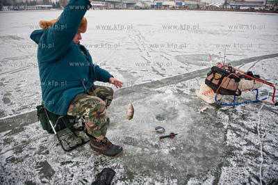 Gdansk. Martwa Wisla. Niskie temperatury utworzyly...