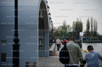 Gdansk. Przystanek tramwaju wodnego przy Nabrzezu Barkowym...