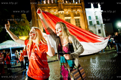 Gdansk. Dlugi Targ. Sympatycy Polskiej reprezentacji...