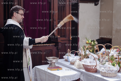 Gdansk.Swieta Wielkanocne w kosciele Sw. Mikolaja....