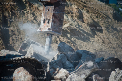 Gdansk. Wyburzanie wiaduktu przy ul. Ogrodowej, ktory...