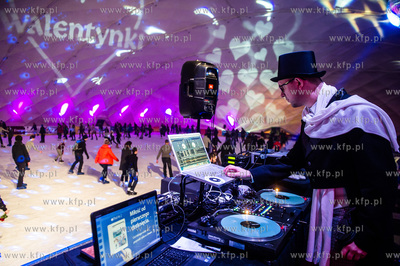 Lodowisko Miejskie w Gdansku. Walentynki w stylu Retro,...