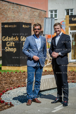 Gdansk. Skwer miedzy ulica Mariacka, a Sw. Ducha. Prezentacja...