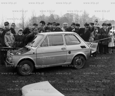 Prezentacja dwoch samochodow najnowszej marki fiat...