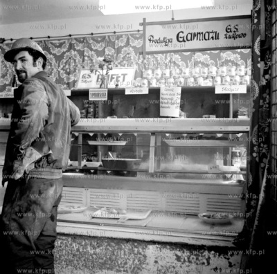 Bufet pracowniczy prowadzony przez GS Zukowo. 11.1971
listopad1971_z.kosycarz_p60
Fot....