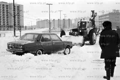 Obfite opady śniegu spowodowały liczne utrudnienia....