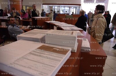 Gdansk. Pierwszy Urzad Skarbowy. Ostatni dzien skladania...