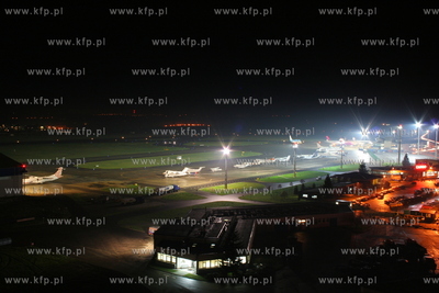 Gdansk , Rebiechowo Nz. Widok na plyte lotniska.
27.11.2006
fot....