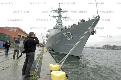 Amerykanski niszczyciel USS Mitcher zawinal do Gdyni.
30.10.2008
fot....