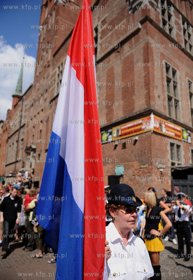 Gdansk. Dlugi Targ. Parada ucyestnikow 63 Miedzynarodowego...