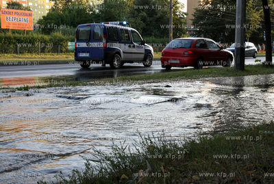 Awaria wodociagu wody pitnej na ul. Kartuskiej w Gdansku....