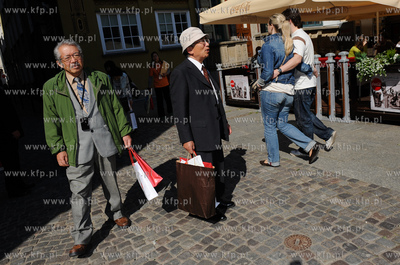 Gdansk Dwor Artusa. Grupa Japonczykow zrzeszonych w...