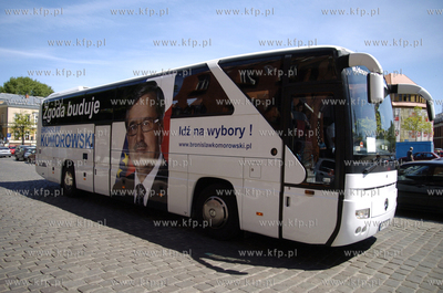 Blekitny Tour - autobus wyborczy Bronislawa Komorowskiego,...