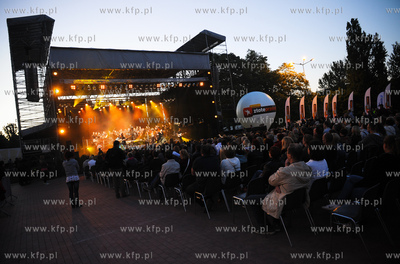 Gdansk. Plac Zebran Ludowych. Scena Muzyczna. Gdanskie...