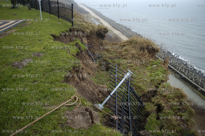 Jaroslawiec Zawalil sie nadmorski klif. Uszkodzenia...