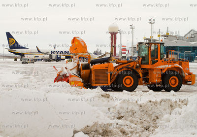 Zima w Porcie Lotniczym Gdansk im. Lecha Walesy. 19.02.2013...