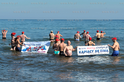 Sopot. Plaza kolo Zatoki Sztuki. Grupa morsow z Olsztyna...