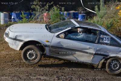 ZYWE TRUPY GRASOWAŁY W KOLIBKACH. Kolejna 14. juz...