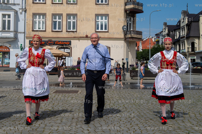 Dzień Flagi Kaszubskiej w Kartuzach. Nz. zastępca...