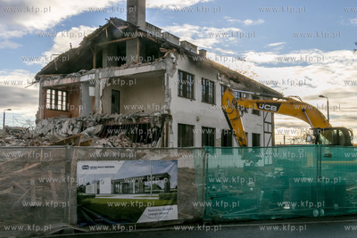 Wyburzanie budynku dworca PKP w Pruszczu Gdańskim....