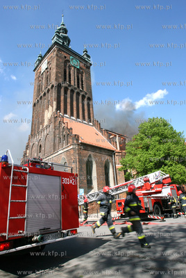 Pozar zabytkowego kosciola sw Katarzyny w Gdansku.
Nz....