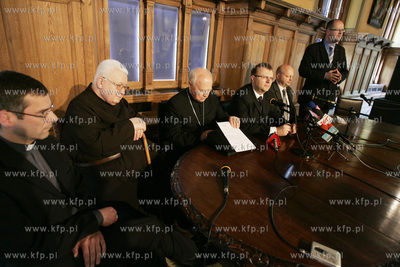 Konferencja prasowa  po pozarze w kosciele sw. Katarzyny...