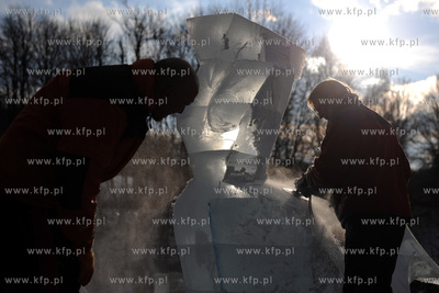 Gdynia, Bulwar Nadmorski. Festiwal rzezb lodowych....