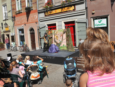 Gdansk, ul. Dluga. Teatr Maly z Bydgoszczy przedsatwia...
