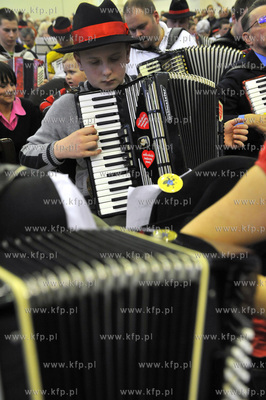 Kartuzy. Dzien Jednosci Kaszubow. Podczas uroczystosci...