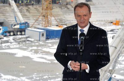 Konferencja prasowa premiera Donalda Tuska na stadionie...
