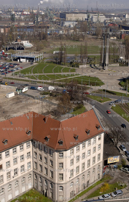 Gdansk. Widok z wiezowca zieleniak na fragment budynku...