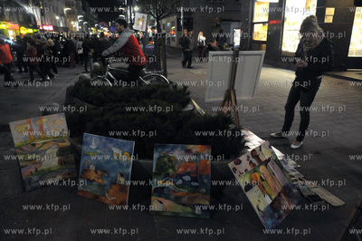 Gdynia. Impreza Swietojanska wita wiosne. Uliczna galeria....