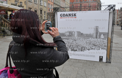 Wystawa Gdansk miasto od nowa na Dlugim Targu. Zdjęcia...