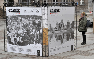 Wystawa Gdansk miasto od nowa na Dlugim Targu. Zdjęcia...