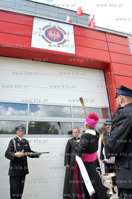 Otwarcie nowej remizy, strażnicy Ochotniczej Straży...
