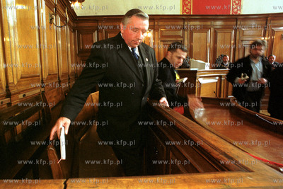 Andrzej Lepper w Sadzie Okregowym w Gdansku - przedstawiono...