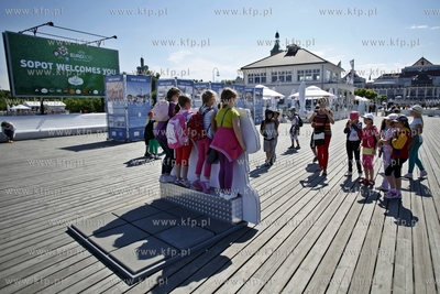 W Sopocie pojawili sie kibice z Irladii, ktorzy przyjechali...