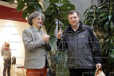 Gdansk. Centrum Handlowe Manhattan. Promocja albumu...