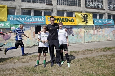 Gdansk Zaspa. Pilkarski turniej dzikich druzyn Do przerwy...