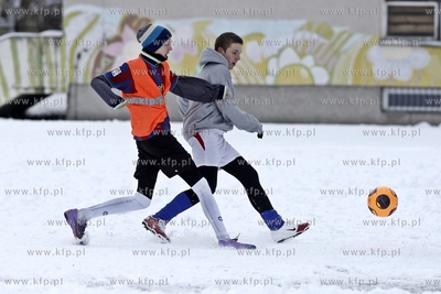 Gdansk Zaspa. Pilkarski turniej dzikich druzyn Do przerwy...