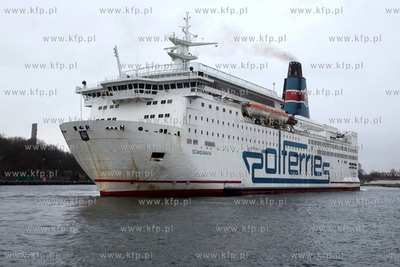 Prom Scandinavia wplywa do gdanskiego portu.
29.12.2013
fot....
