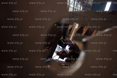 Stocznia Remontowa Nauta S.A. buduje statki w hali...