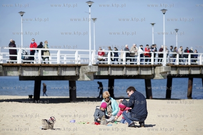 Sloneczna niedziela na molo w Gdansku Brzeznie.
30.03.2014
fot....