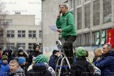 Gdansk Zaspa. Pilkarski turniej dzikich druzyn Do przerwy...